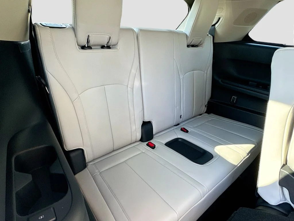 Certified Used 2026 White INFINITI LUXE image 30