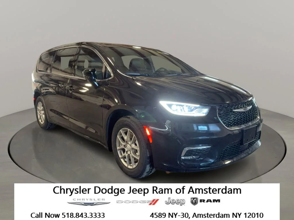 2026 Chrysler Pacifica Select's photo