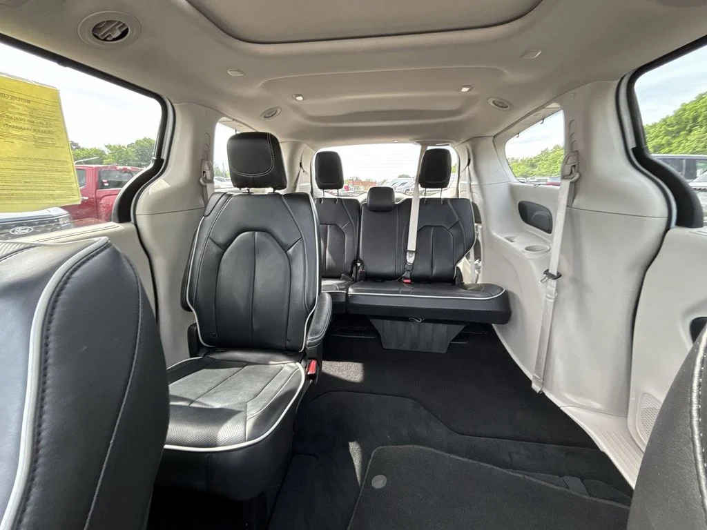 Used 2024 White Chrysler Limited image 26