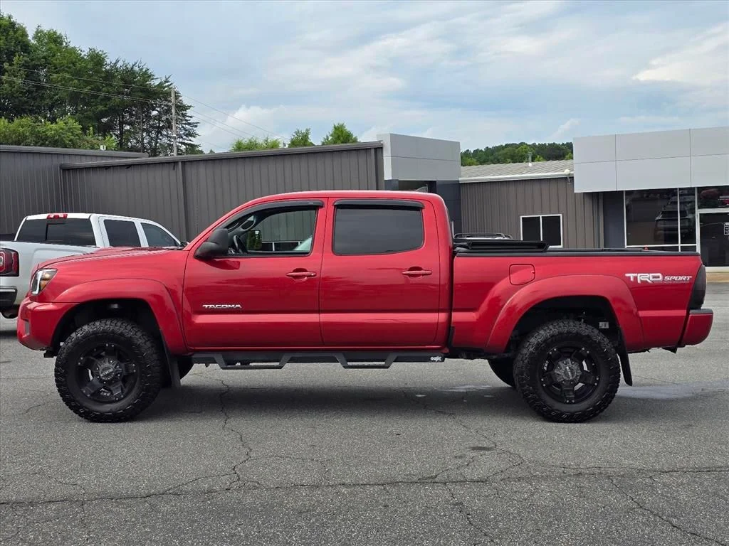 Used 2015 Red Toyota Base image 23