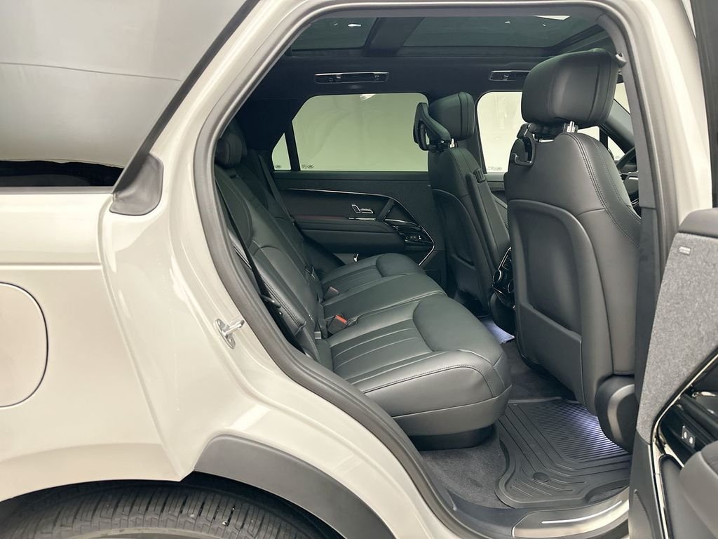 New 2026 Borasco Grey Land Rover Dynamic SE image 7