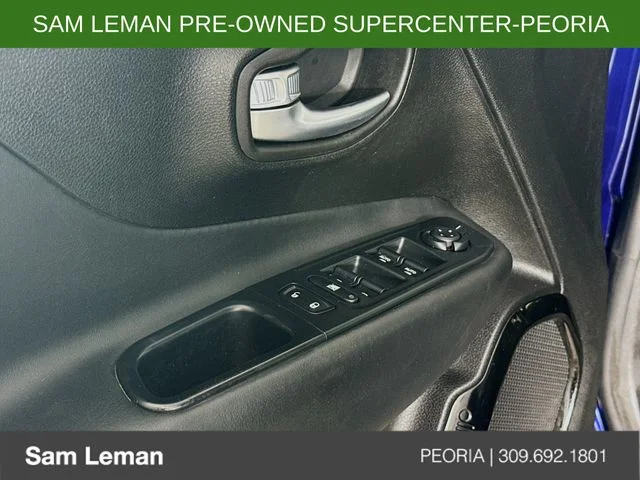 Used 2017 Blue Jeep Latitude image 17