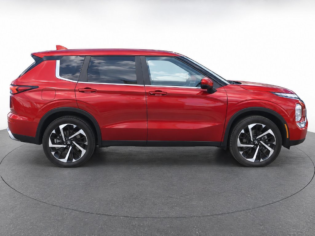 Used 2024 Red Mitsubishi SE image 7