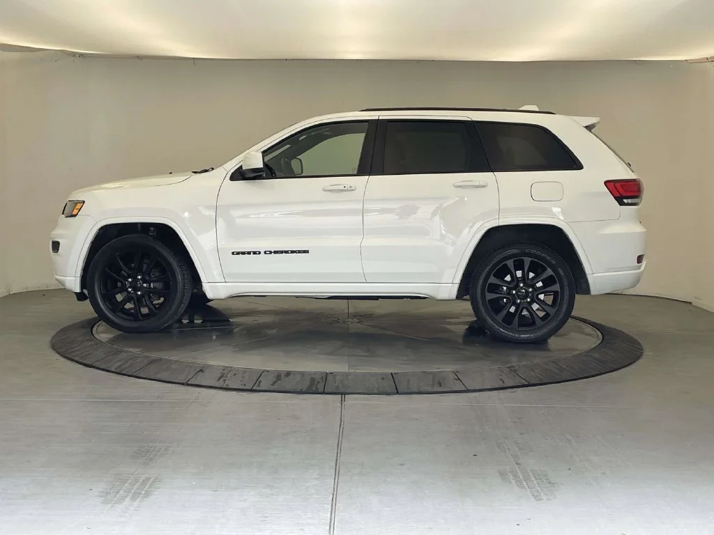 Used 2018 White Jeep Altitude image 2