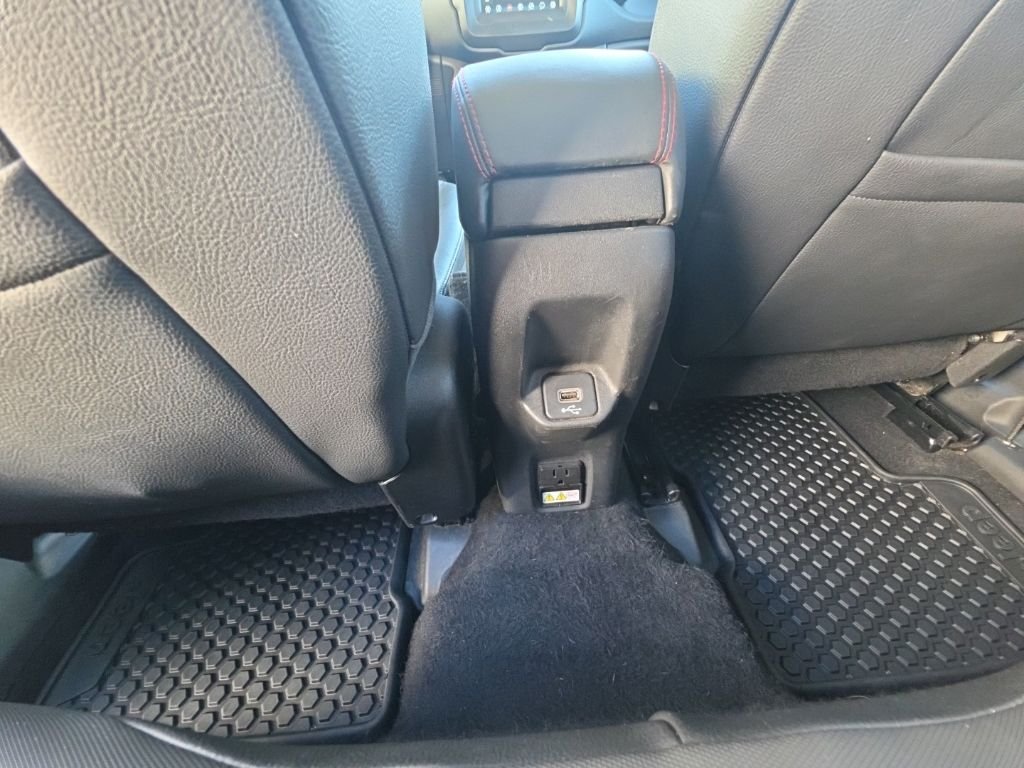 Used 2018 White Jeep Trailhawk image 18