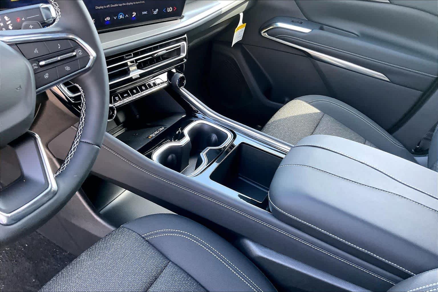 2027 Chevrolet Traverse LT - Photo 8
