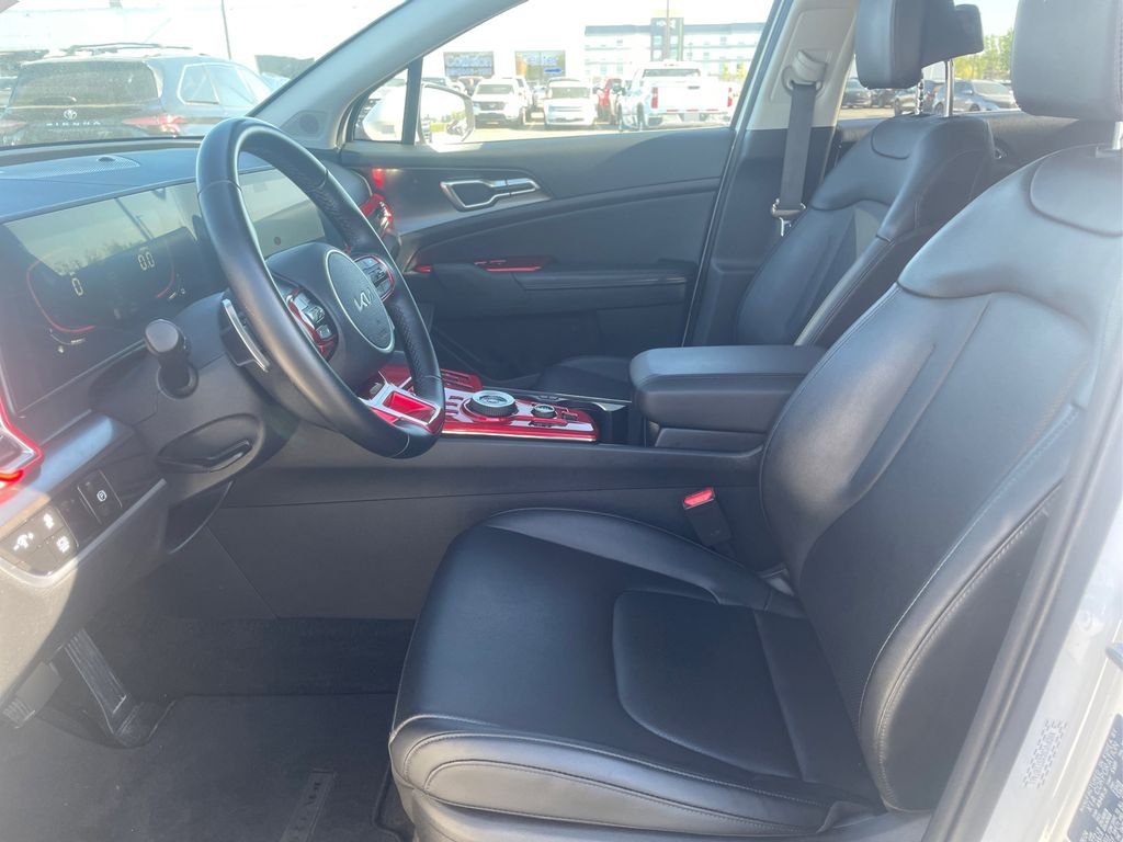 Used 2025 Snow White Pearl Kia EX image 19