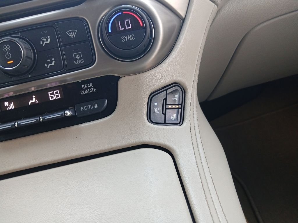 Used 2017 White GMC Denali image 24