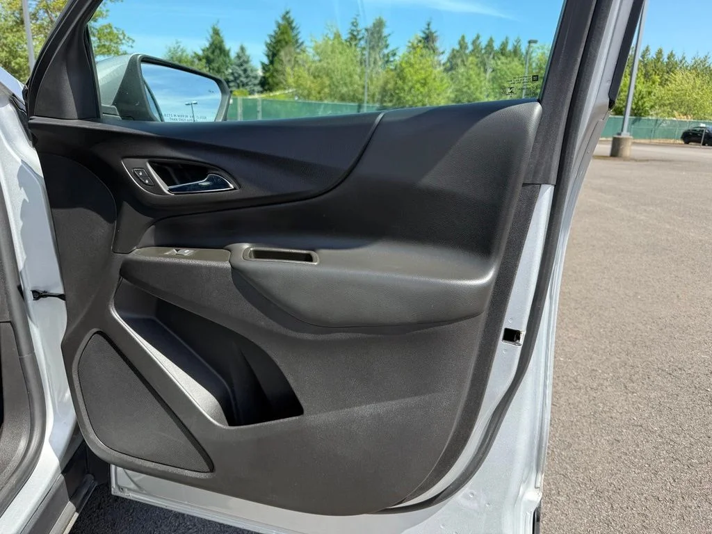 Used 2022 Silver Ice Metallic Chevrolet LT image 23