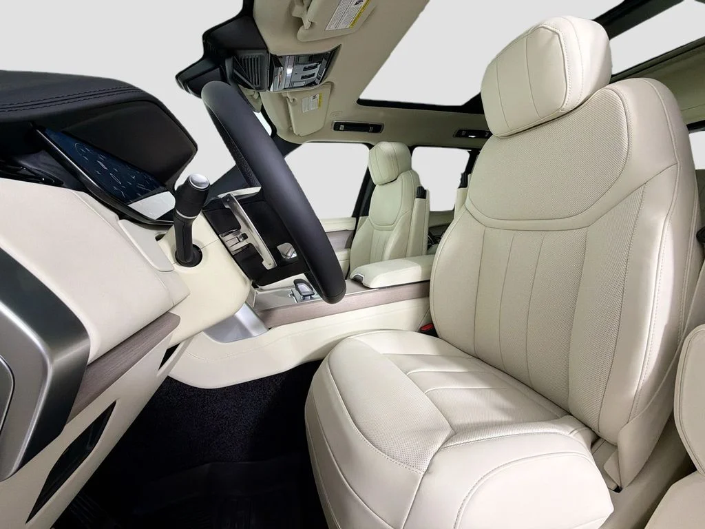 New 2026 Ostuni Pearl White Land Rover SE image 22