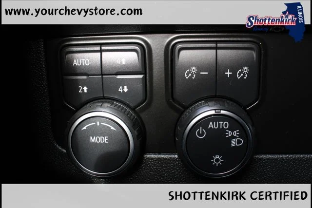 Used 2023 Gray Chevrolet Z71 image 28
