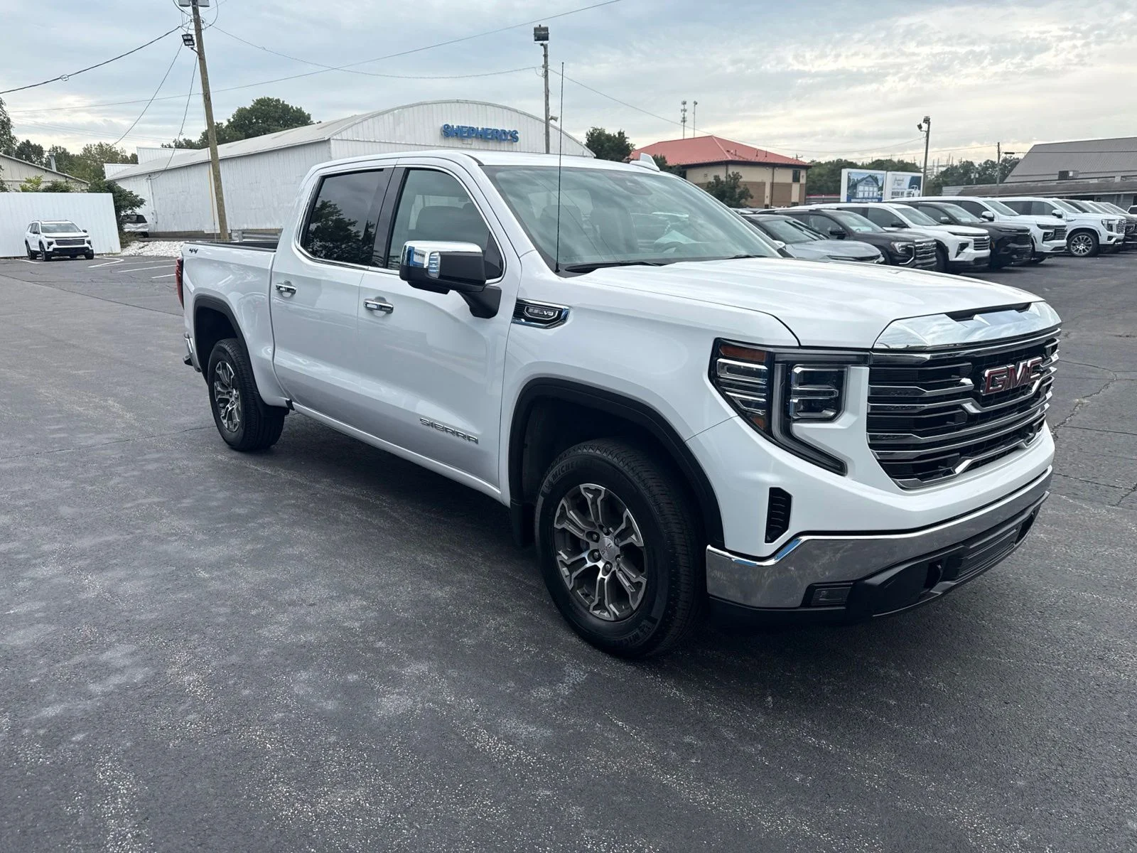 Used 2025 White GMC SLT image 9