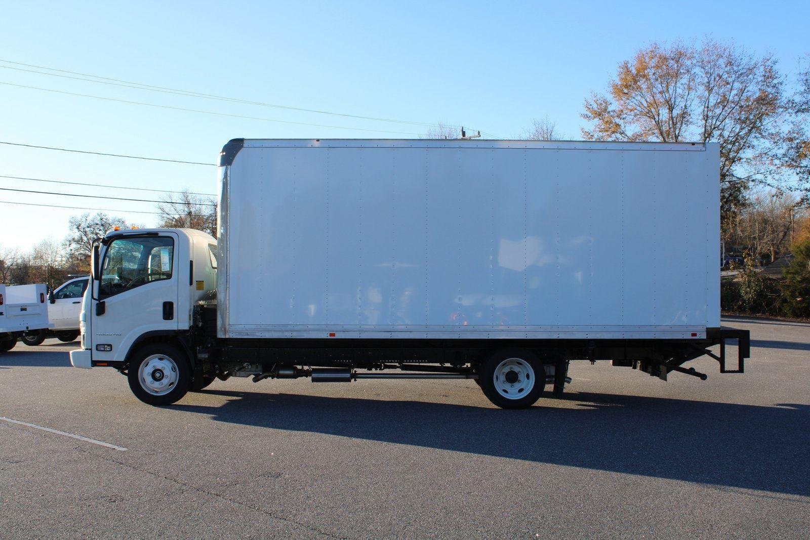 New 2024 Arc White Chevrolet  image 4
