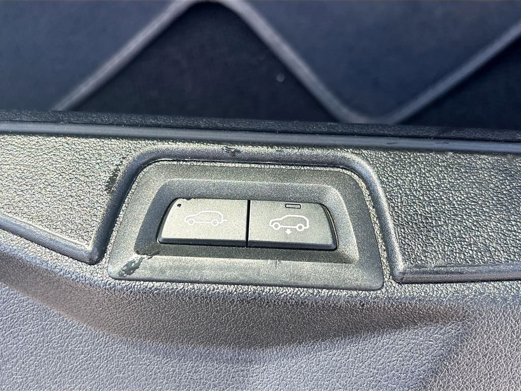 Used 2023 White BMW xDrive40i image 16