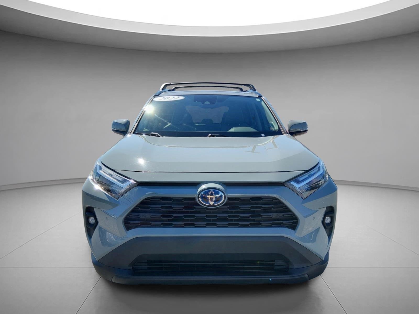 Used 2022 Lunar Rock Toyota XLE Premium image 8