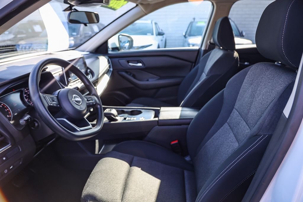 2024 Nissan Rogue SV - Photo 18