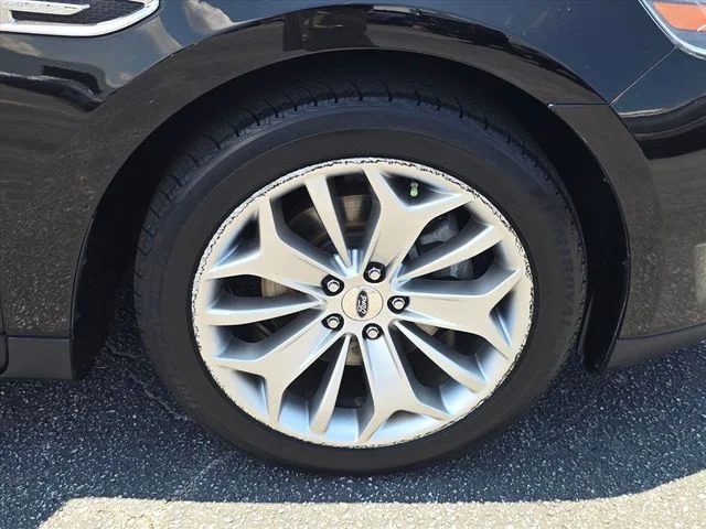 Used 2016 Black Ford Limited image 32