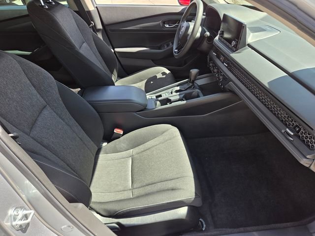 2025 Honda Accord SE - Photo 13