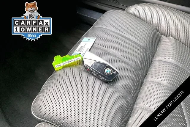Used 2023 Gray BMW xDrive60 image 11