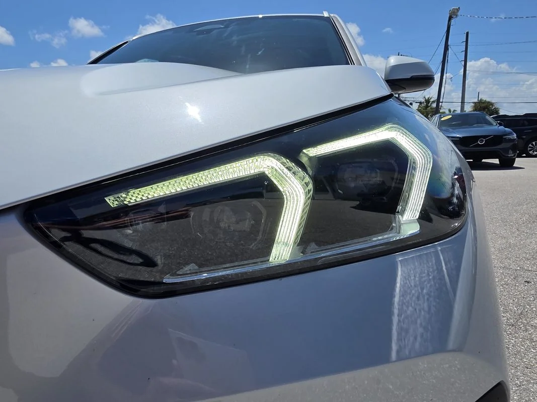 Used 2023  BMW xDrive28i image 10