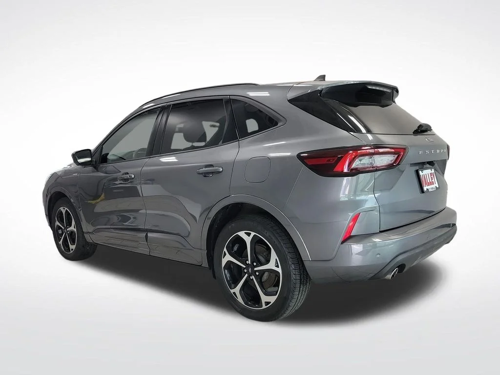 Used 2023 Gray Ford ST-Line Elite image 5