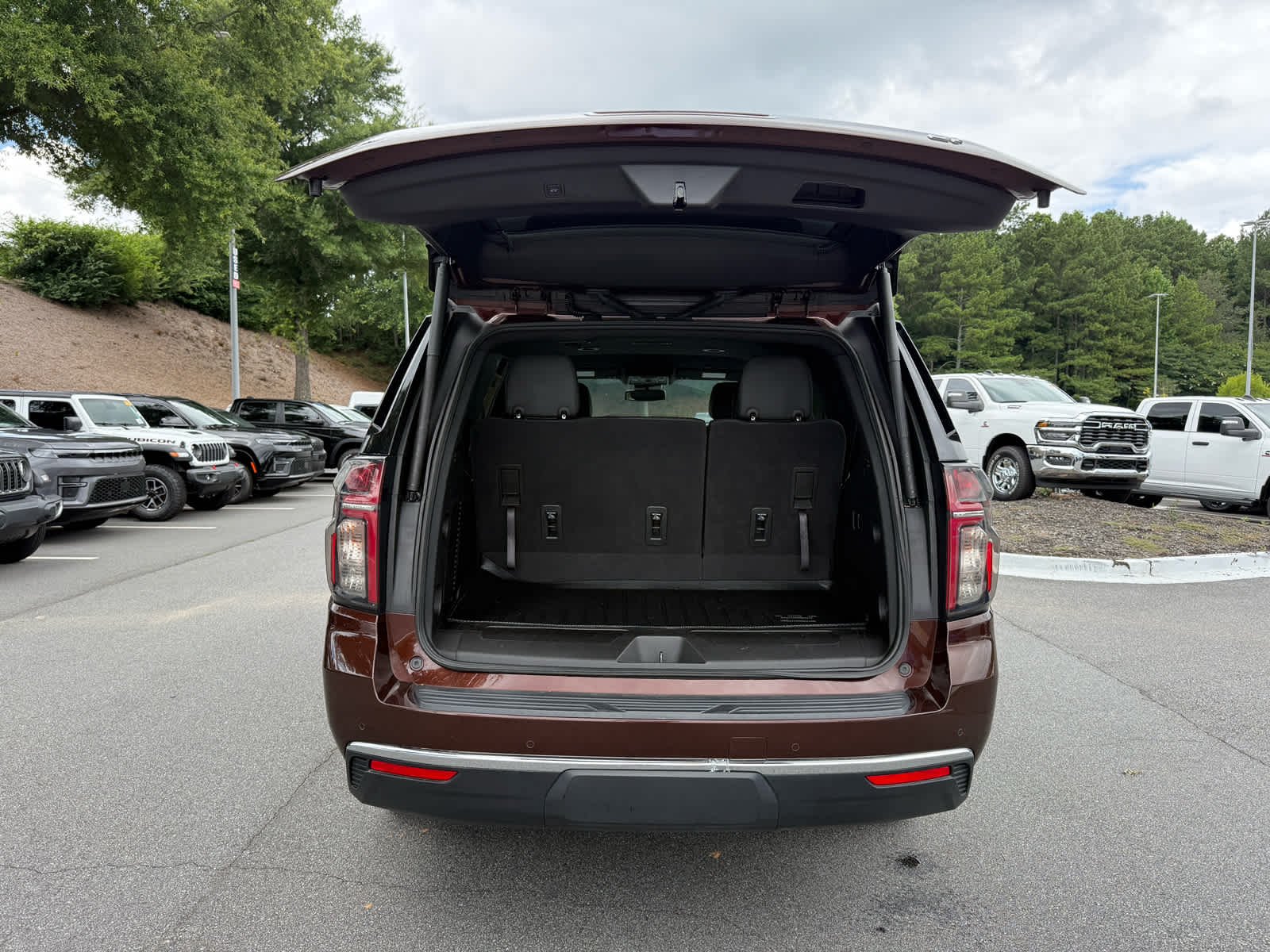 Used 2023 Auburn Metallic Chevrolet LT image 30
