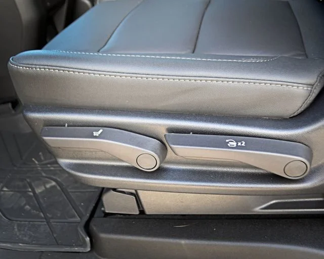 2026 Chevrolet Suburban LT - Photo 25