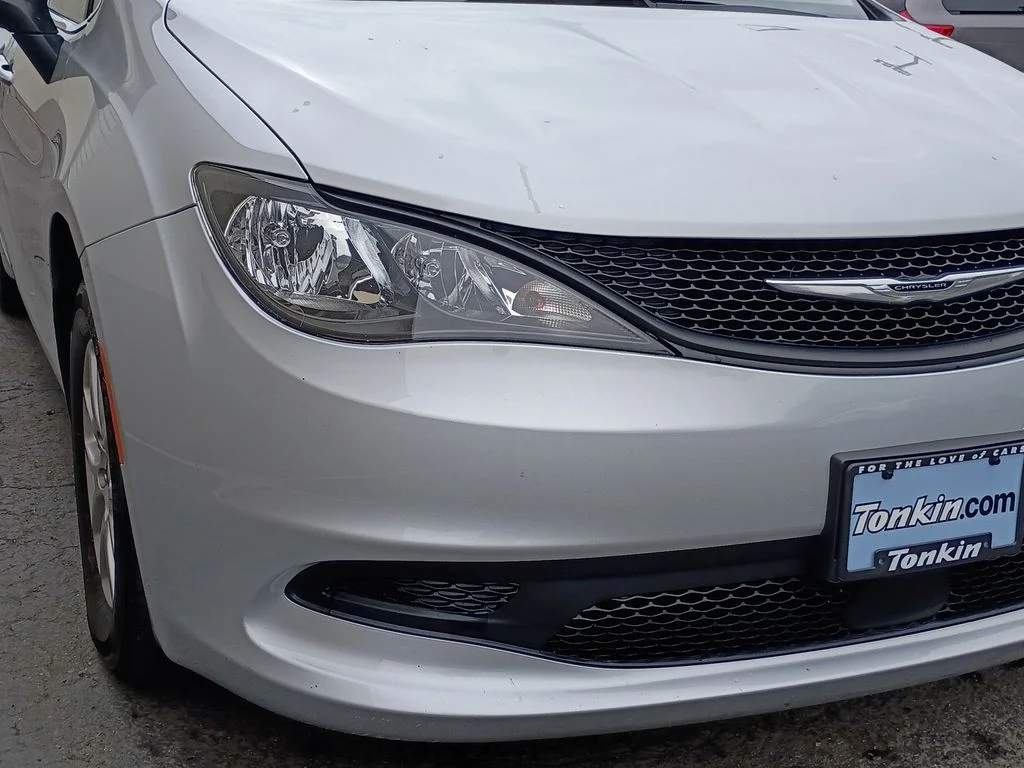 Used 2024 Silver Mist Clearcoat Chrysler LX image 12