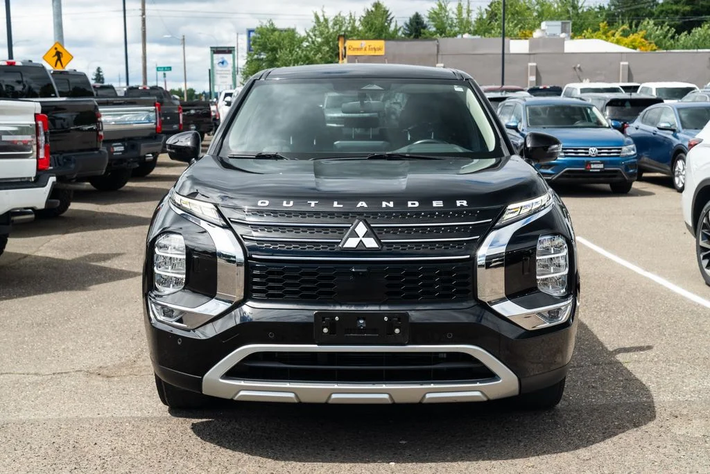 Used 2024 Black Mitsubishi SE image 2