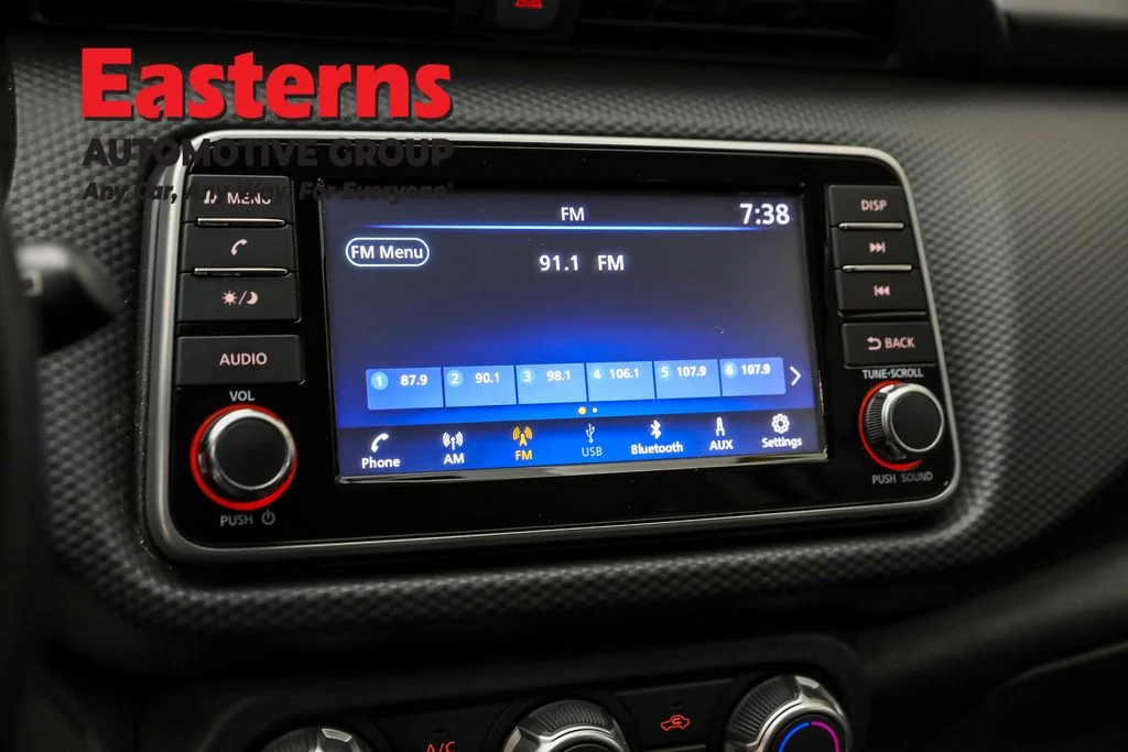 Used 2022 White Nissan S image 19