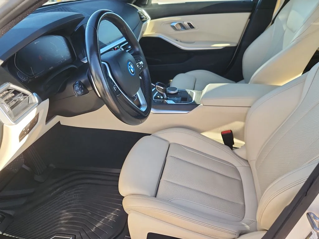 Used 2022 White BMW 330e xDrive image 7