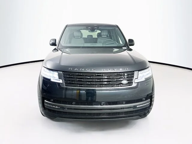 New 2026 Black Land Rover SE image 2