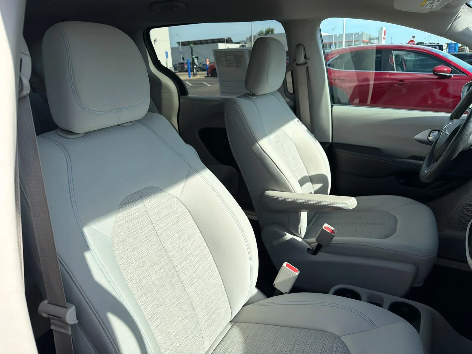 Used 2018 Billet Silver Metallic Clearcoat Chrysler Hybrid Touring Plus image 7