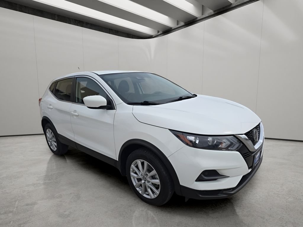 Used 2022 White Nissan SV image 7