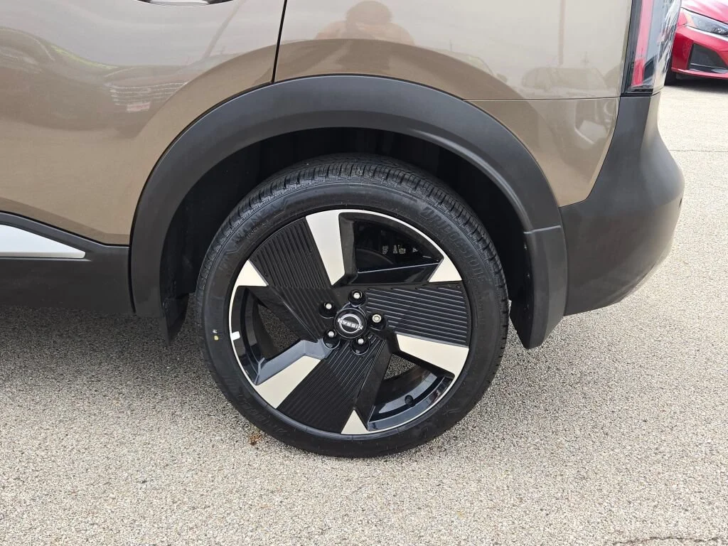 Used 2025 Brown Nissan SR image 13