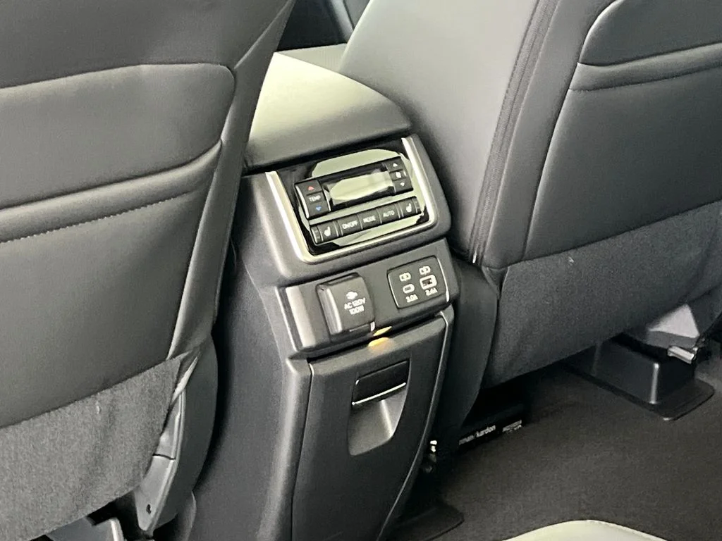 New 2026 CRYSTAL BLACK SILICA Subaru Touring 7-Passenger image 34