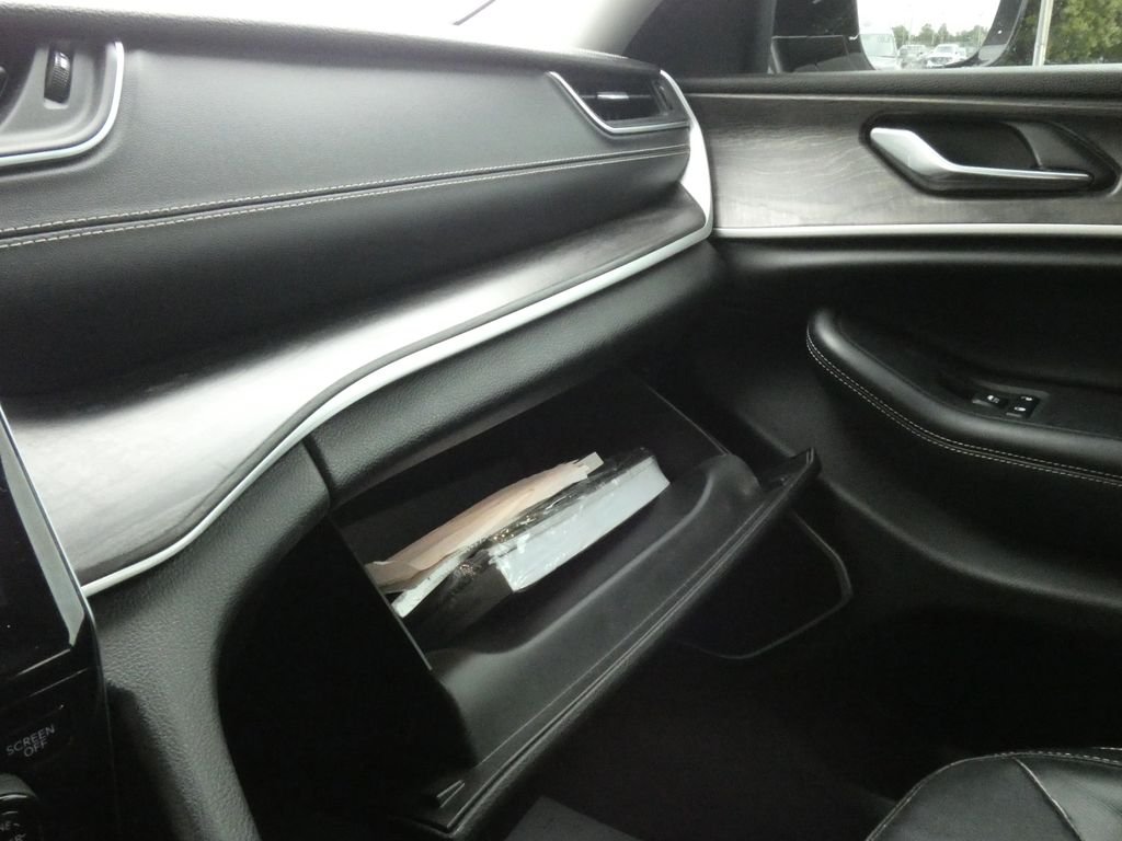 Used 2022 White Jeep Limited image 19