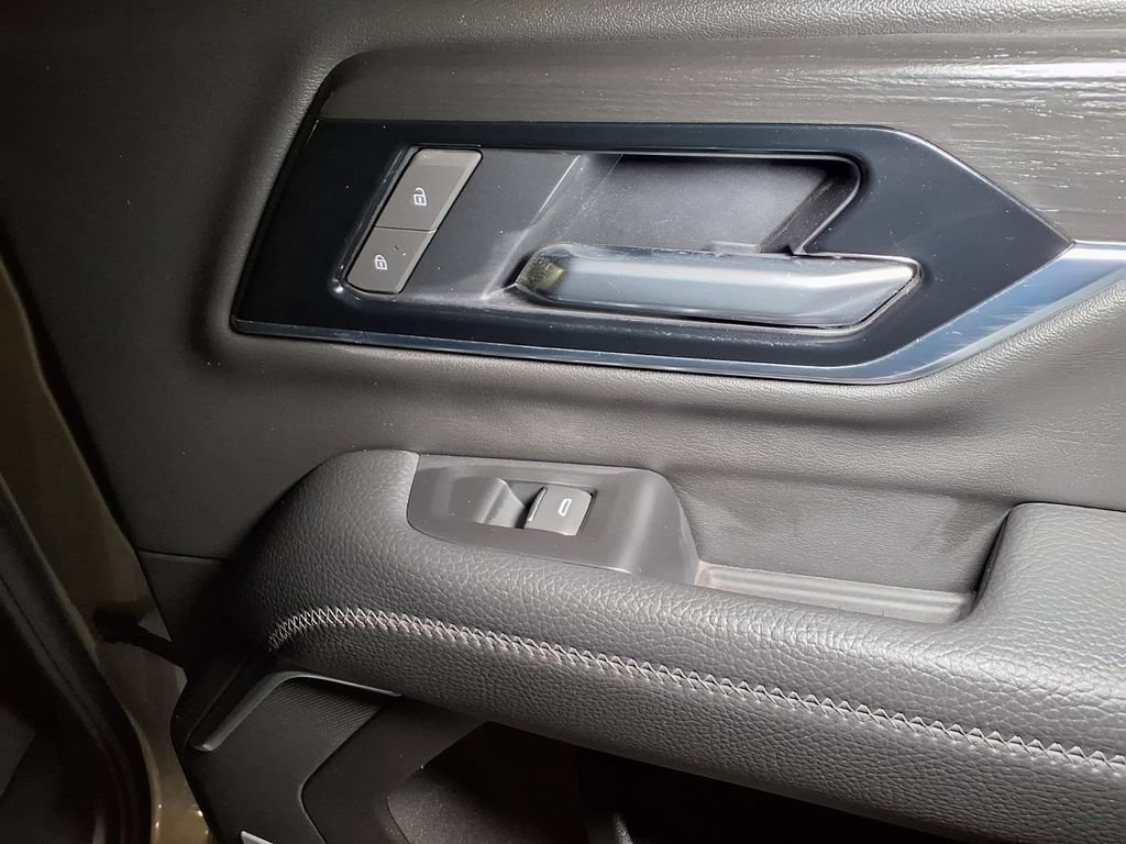 2025 GMC Yukon XL Denali - Photo 23