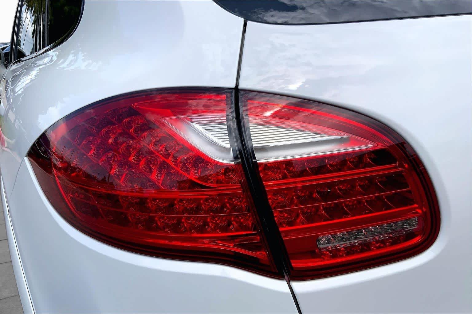 Used 2013 White Porsche Turbo image 28
