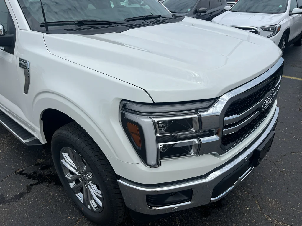 New 2026 Star White Metallic Tri-Coat Ford Lariat® image 11