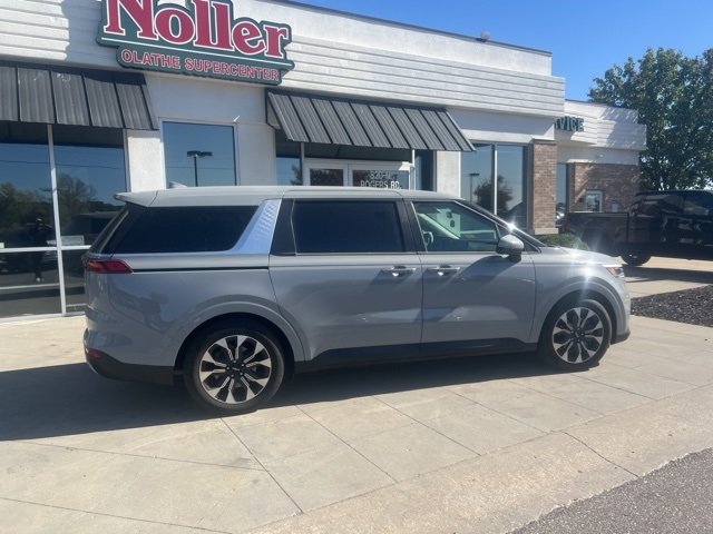 2024 Kia Carnival EX photo 4