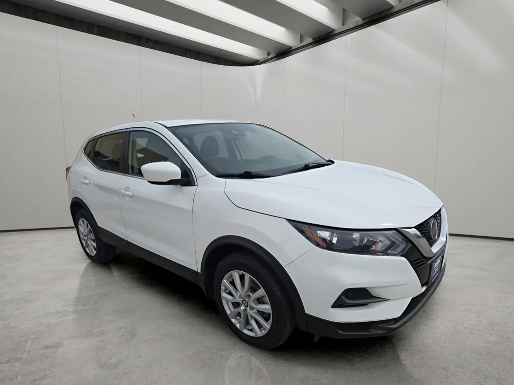 Used 2022 White Nissan SV image 7
