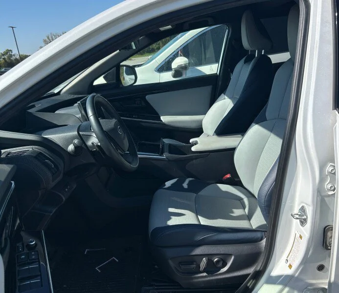Used 2023 White Subaru Touring image 36