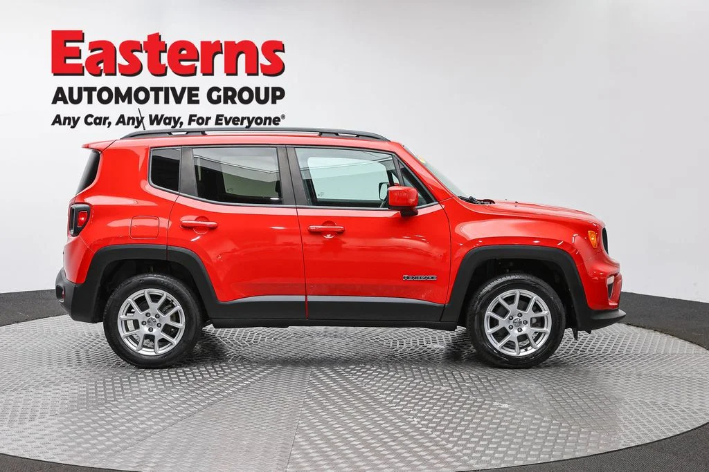 Used 2021 Red Jeep Latitude image 4