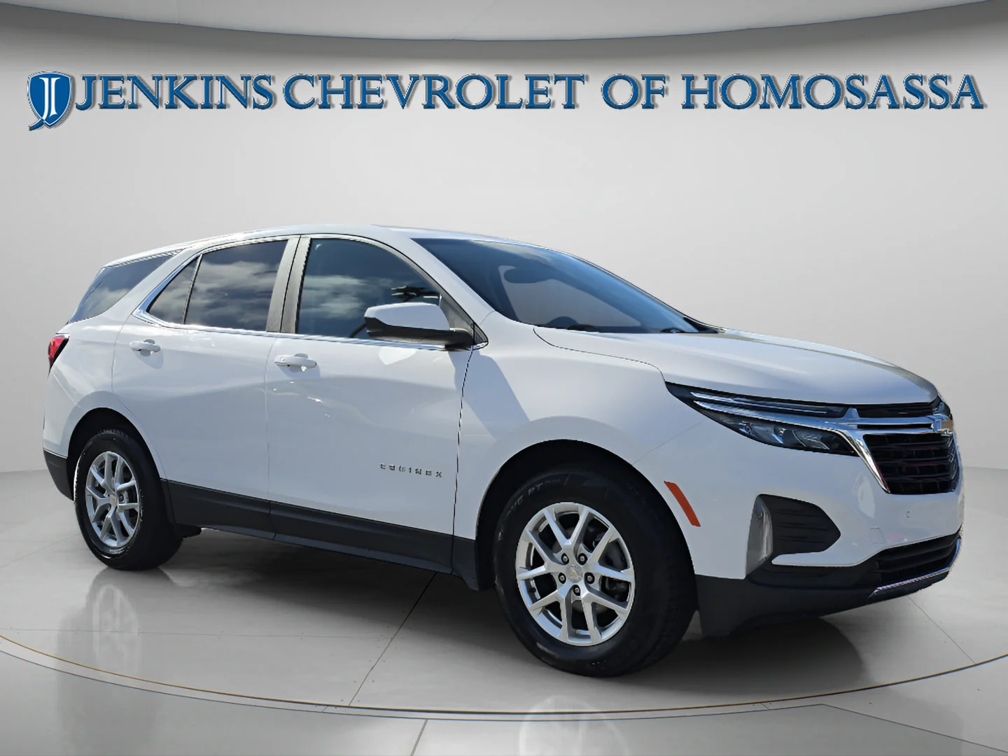 Used 2024 Summit White Chevrolet LT image 2