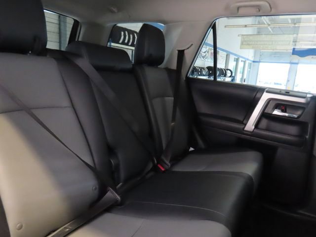 Used 2018 White Toyota SR5 Premium image 29