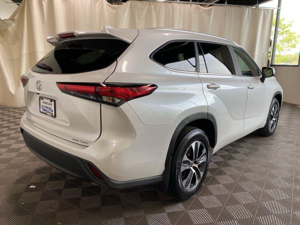 Used 2023 Pearl Toyota XLE image 11