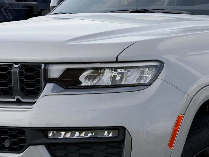 New 2026 Silver Zynith Exterior Paint Jeep Limited image 6