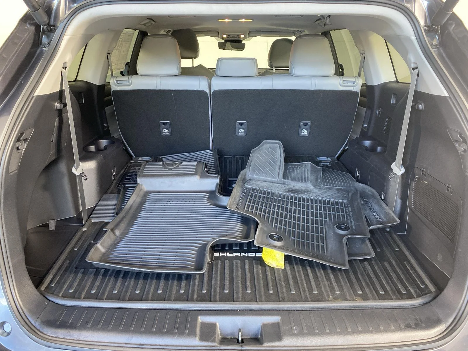 Used 2025 Magnetic Gray Metallic Toyota XLE image 7