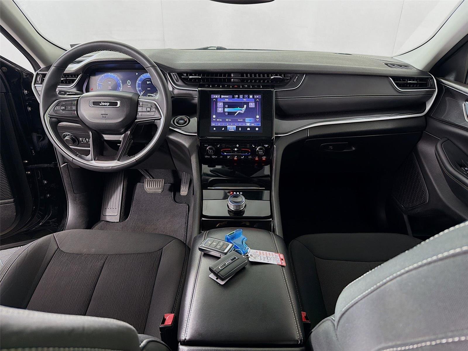 Used 2023  Jeep Laredo image 26